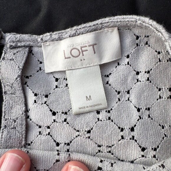 Ann Taylor Loft Short Sleeve Gray Lace Blouse Womens M - Picture 2 of 3